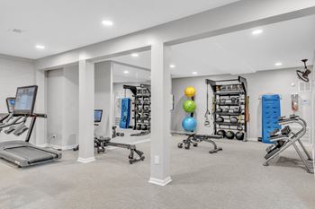 The gym at the landing at pullman apartments in pullman